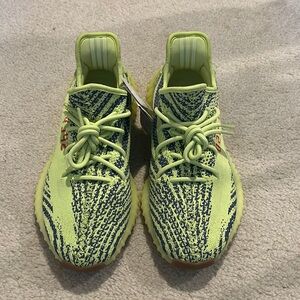 Yeezy boost 350 v2 by Adidas